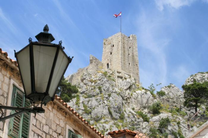 Apartment With 2 Balconies And Sea View Omiš Екстериор снимка