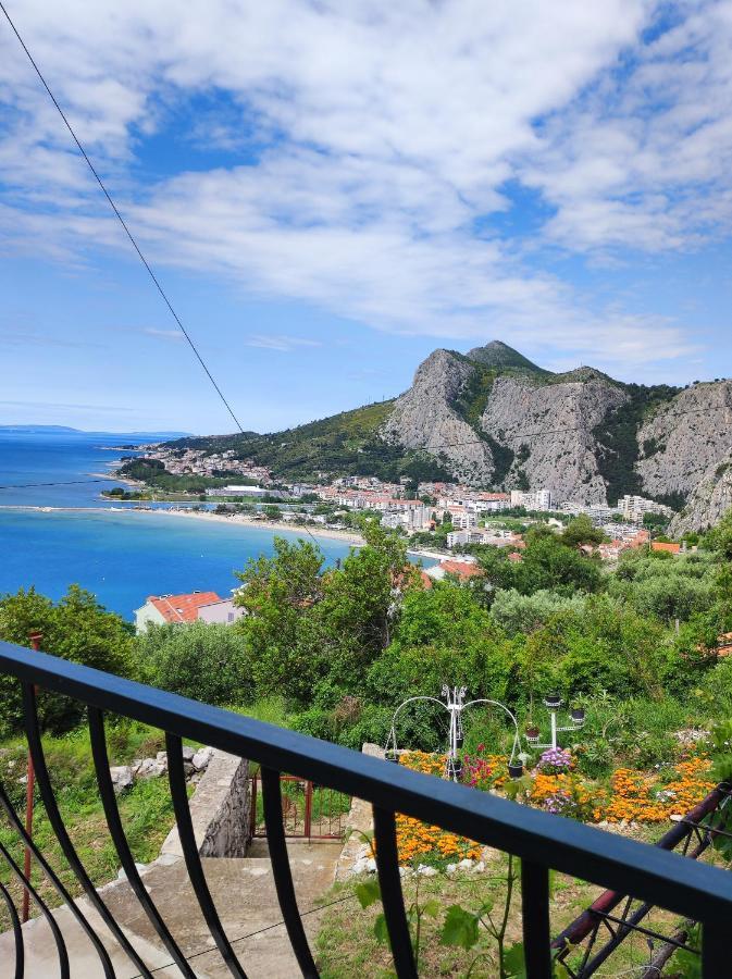 Apartment With 2 Balconies And Sea View Omiš Екстериор снимка